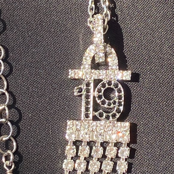 CHANEL 2022A CLASSIC SILVER TONE CC 19 LOGO CHOKER NECKLACE WHITE BLACK CRYSTALS - Picture 5 of 15